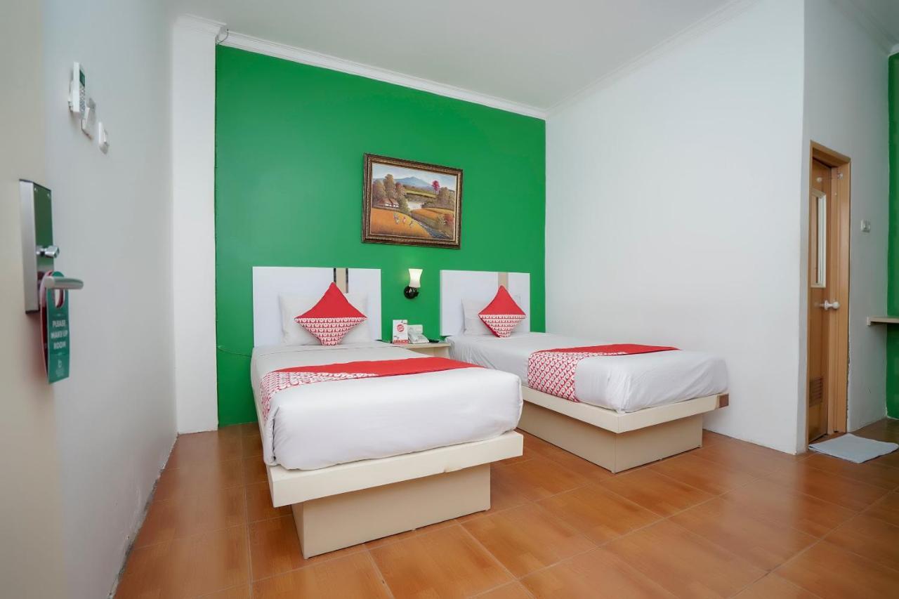 Oyo 575 Blessing Hotel Palembang Ngoại thất bức ảnh