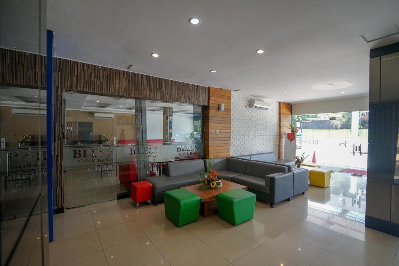 Oyo 575 Blessing Hotel Palembang Ngoại thất bức ảnh