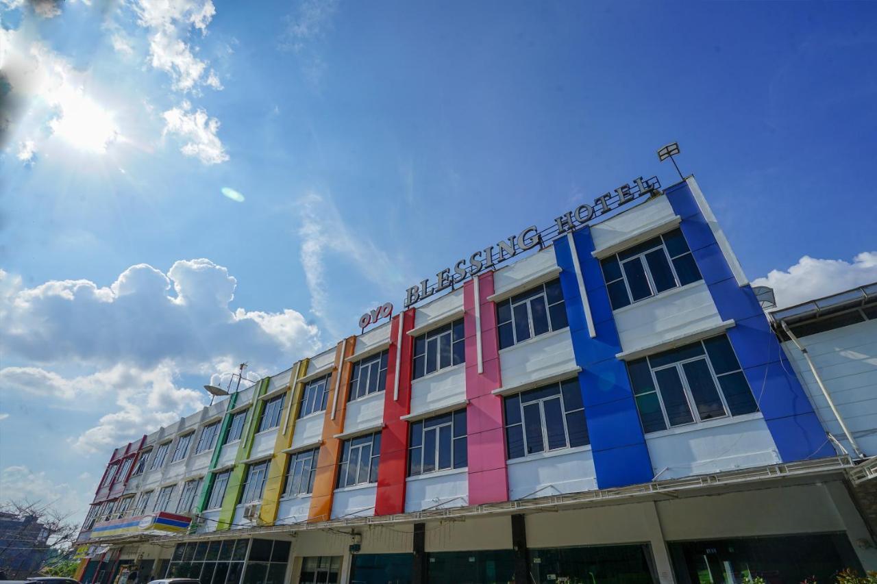 Oyo 575 Blessing Hotel Palembang Ngoại thất bức ảnh