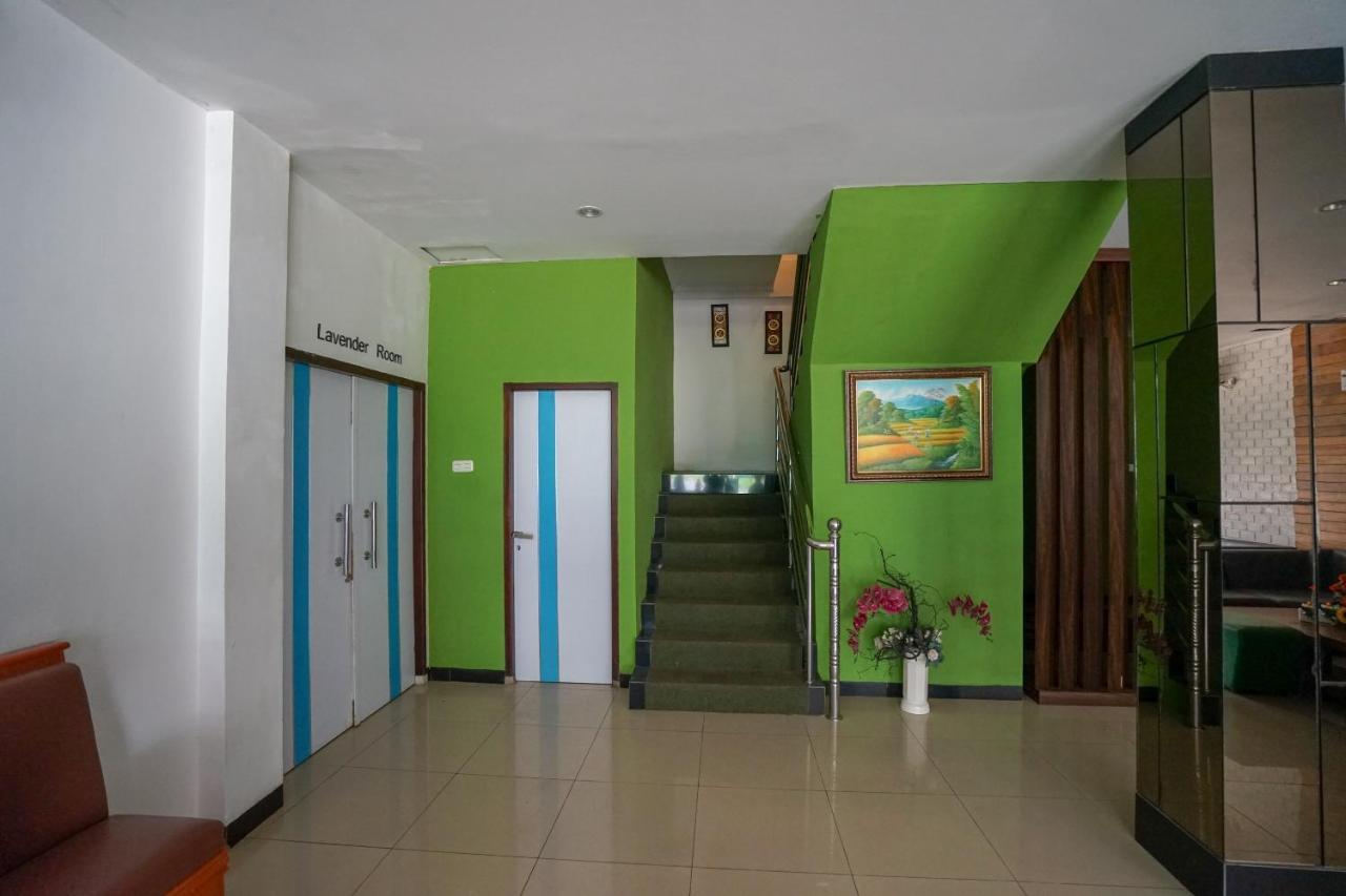 Oyo 575 Blessing Hotel Palembang Ngoại thất bức ảnh