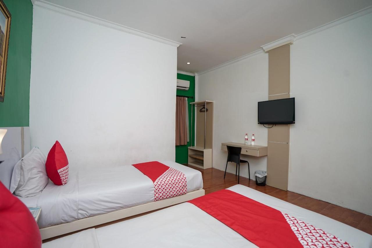 Oyo 575 Blessing Hotel Palembang Ngoại thất bức ảnh