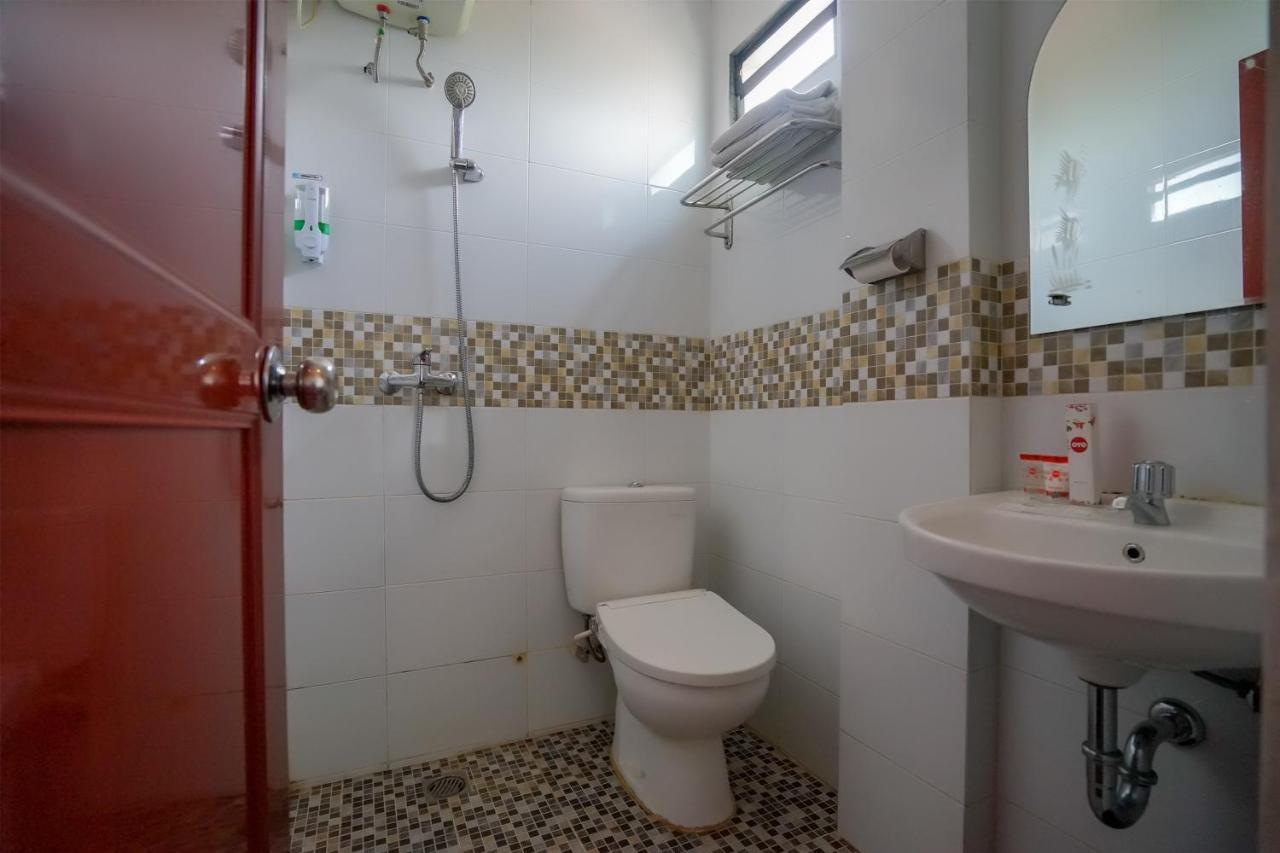 Oyo 575 Blessing Hotel Palembang Ngoại thất bức ảnh